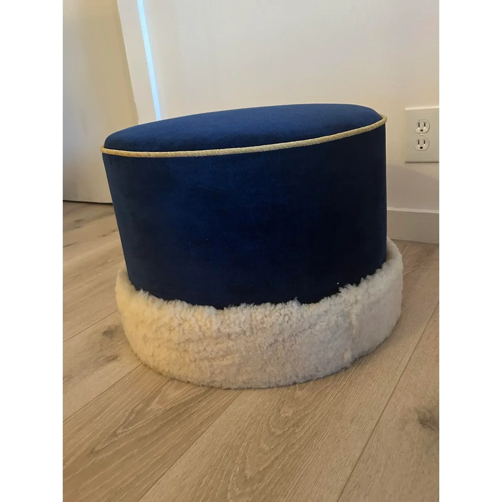 custom-upholstered-ottoman-in-chenille-and-sheepskin-9111.webp