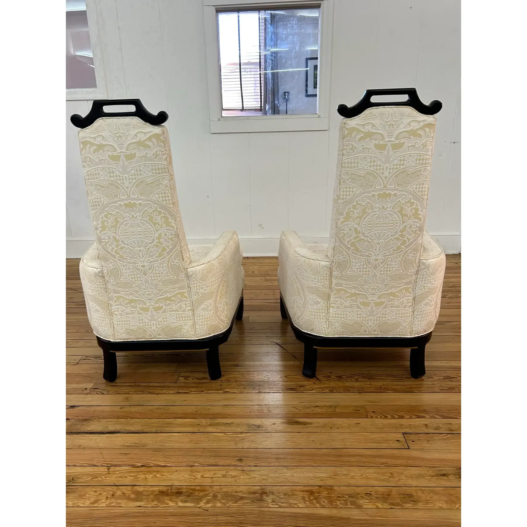 james-mont-style-1960s-throne-chairs-in-excellent-vintage-condition-original-brocade-upholstery-in-excellent-condition-0177 (1).webp