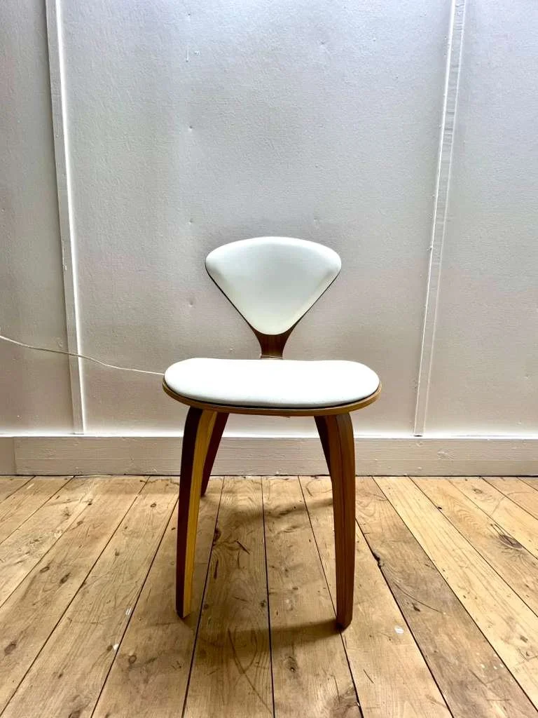 nuevo-satine-dining-chairs-white-leather-front.jpeg