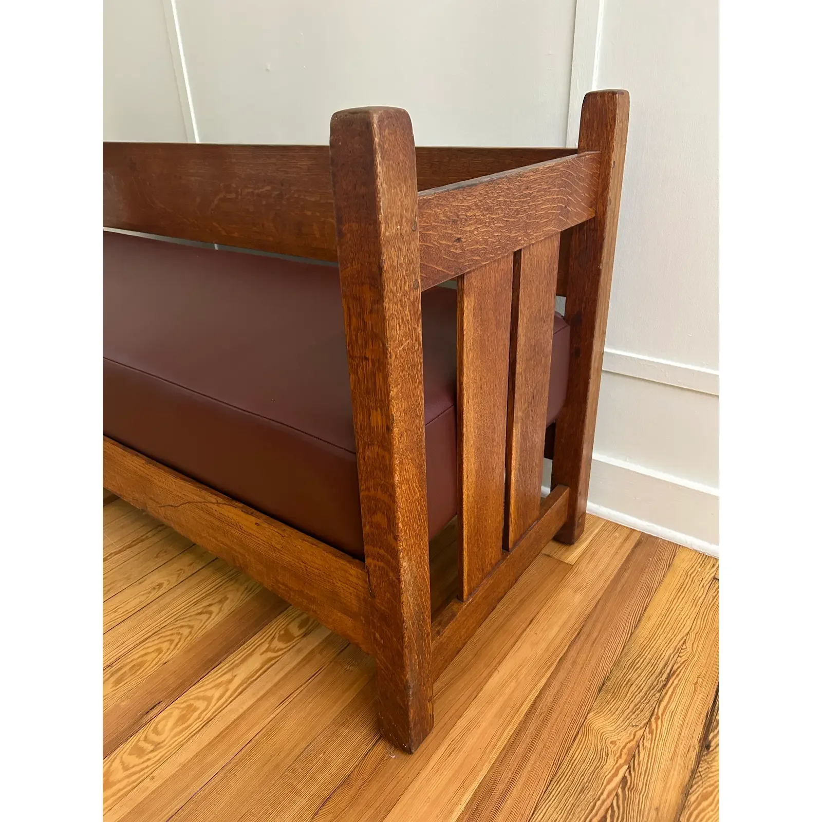 1920s-arts-and-crafts-custom-quality-oak-knock-down-bench-in-the-manner-of-gustav-stickley-left-closed.webp