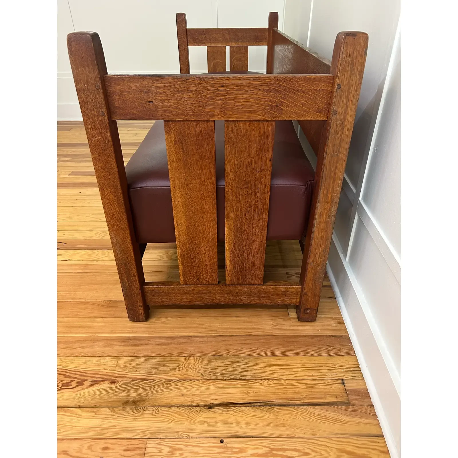 1920s-arts-and-crafts-custom-quality-oak-knock-down-bench-in-the-manner-of-gustav-stickley-left.webp