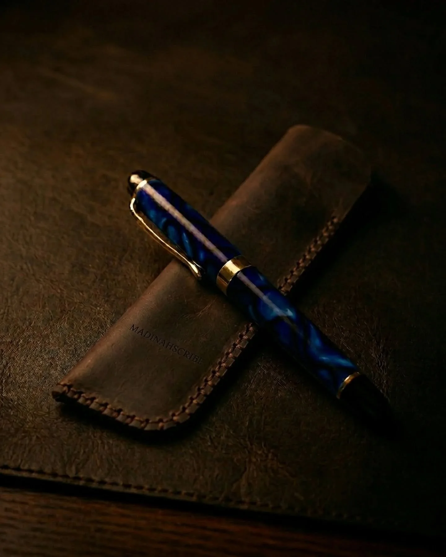 Heirloom quality in the making. Featuring premium Crazy Horse cowhide, known for its distinctive pull-up effect, natural grain, and ability to develop a rich, personal patina over time. Precision-crafted to last a lifetime.
MadinahScribe.
.
.
#Madina