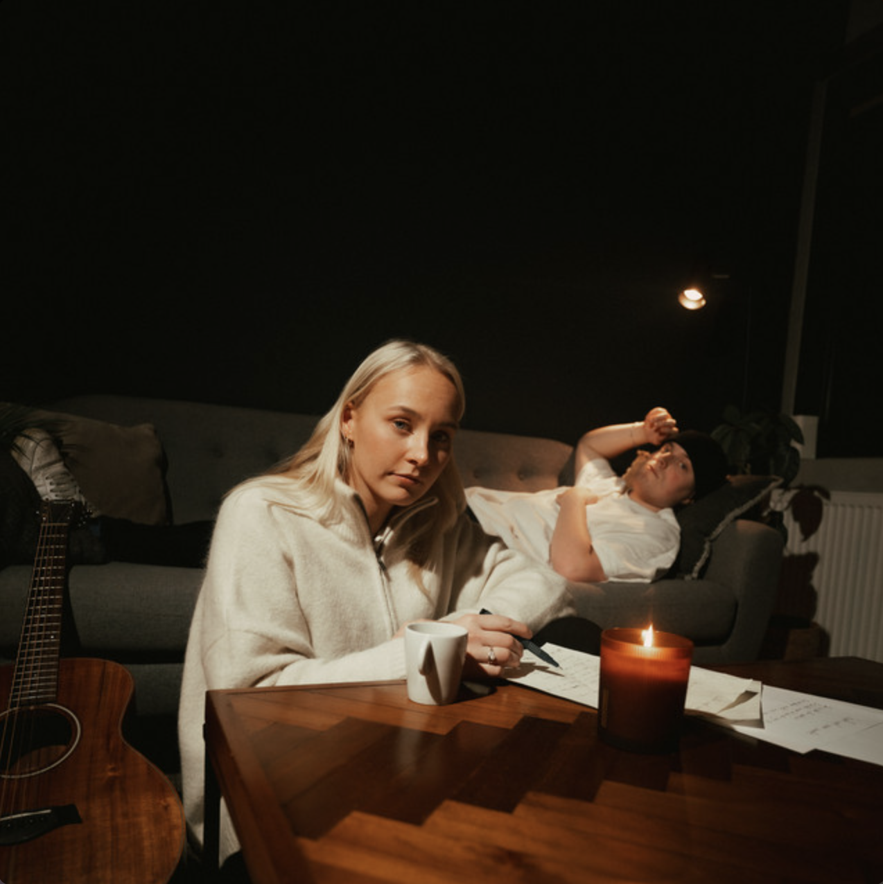 Thea Malene, Oven - Kaffe med noen andre