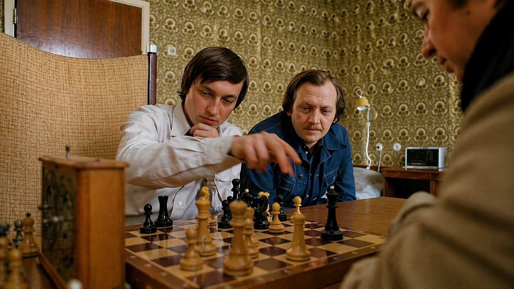 Anatoly Karpov and Yuri Balashov studying chess