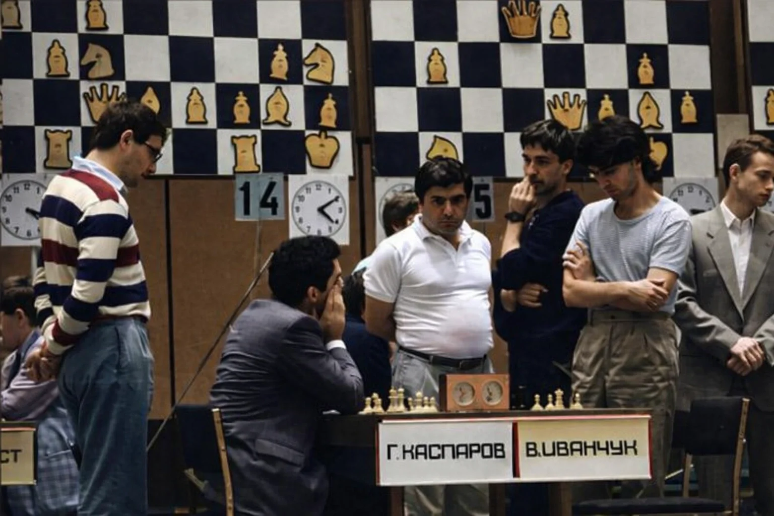 Garry Kasparov playing chess with Vasyl Ivanchuk in Moscow, 1988