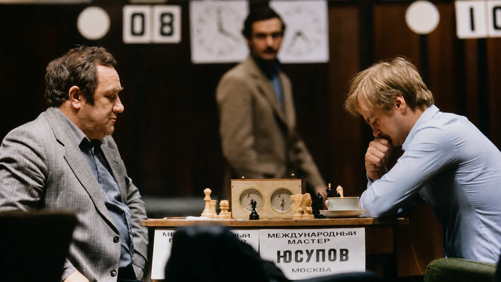 Efim Geller playing chess with Artur Yusupov