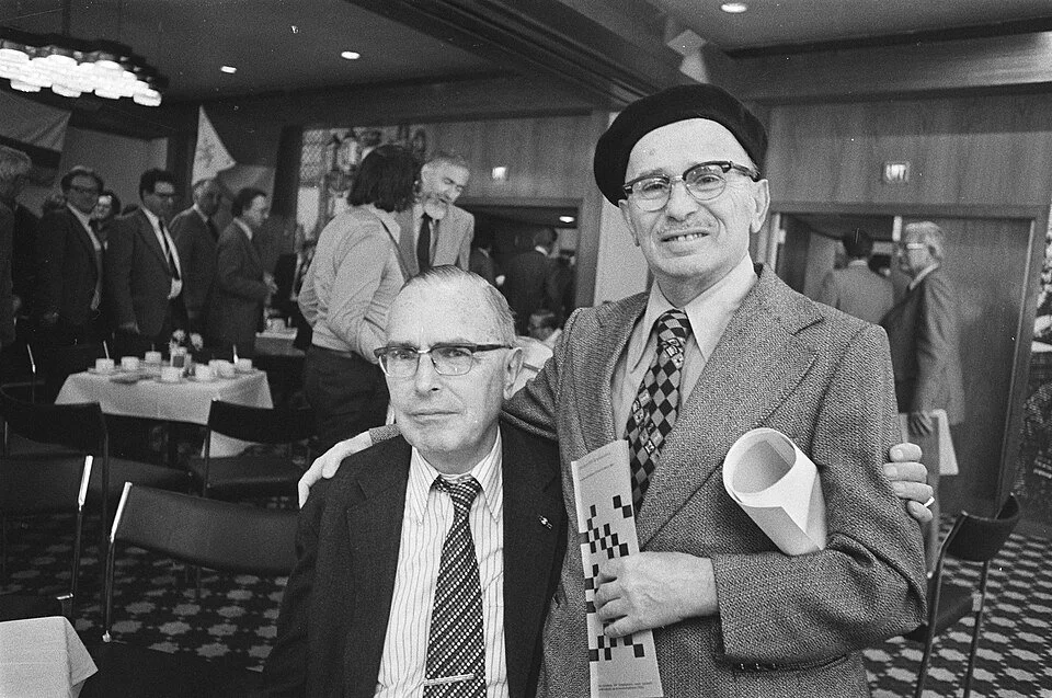 Max Euwe and Samuel Reshevsky posing for a photo
