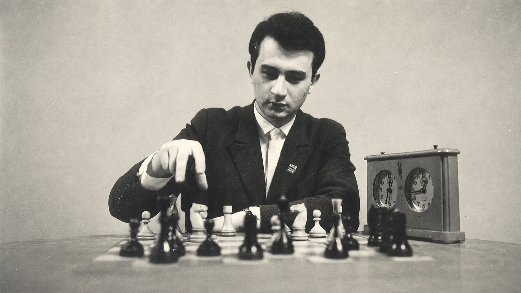 Boris Gulko playing chess