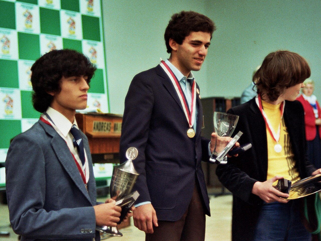 Morovic, Kasparov, and Nigel short accepting trophies