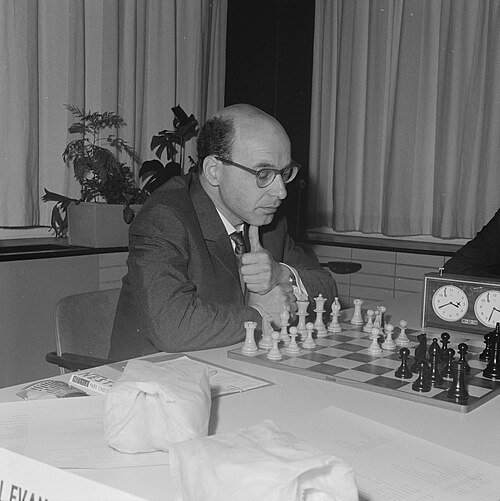 David Bronstein in play at the 1964 Interzonal chess championship