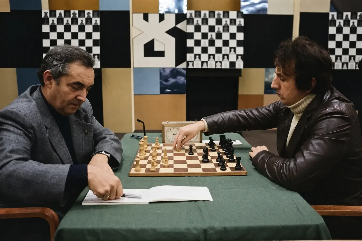 Mark Taimanov and Evgeni Sveshnikov at a chessboard