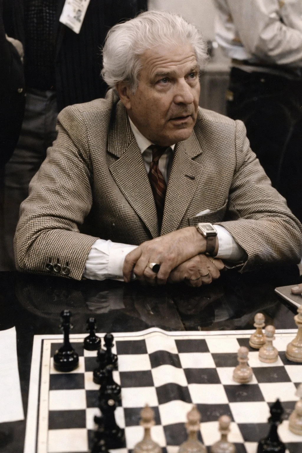Andor Lilienthal playing chess