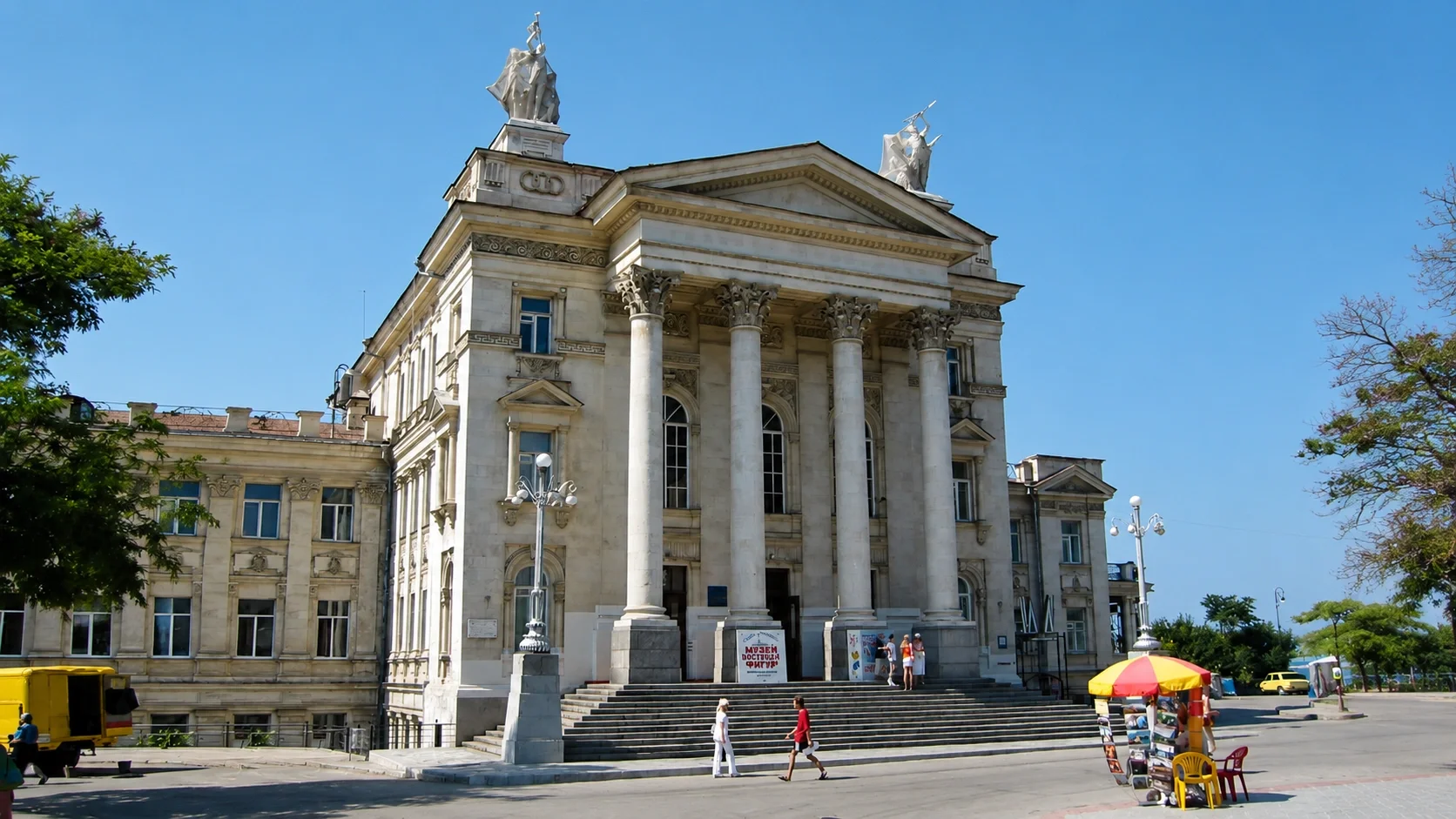 Young Pioneer Palace building in the Soviet Union used for youth education, chess circles, cultural training, science clubs, and extracurricular activities.