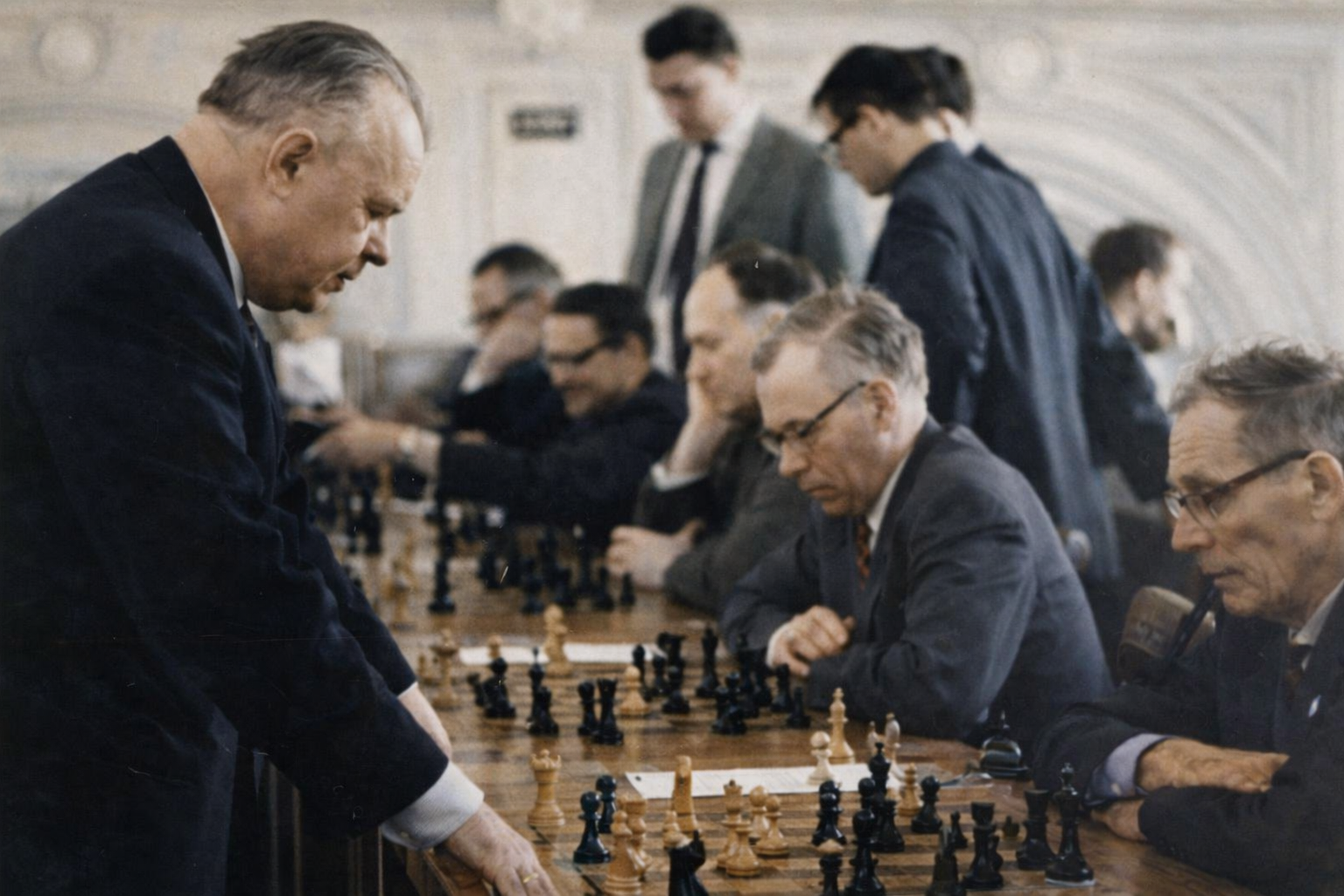 Alexand Tolush is playin a simultaneous chess exhibition