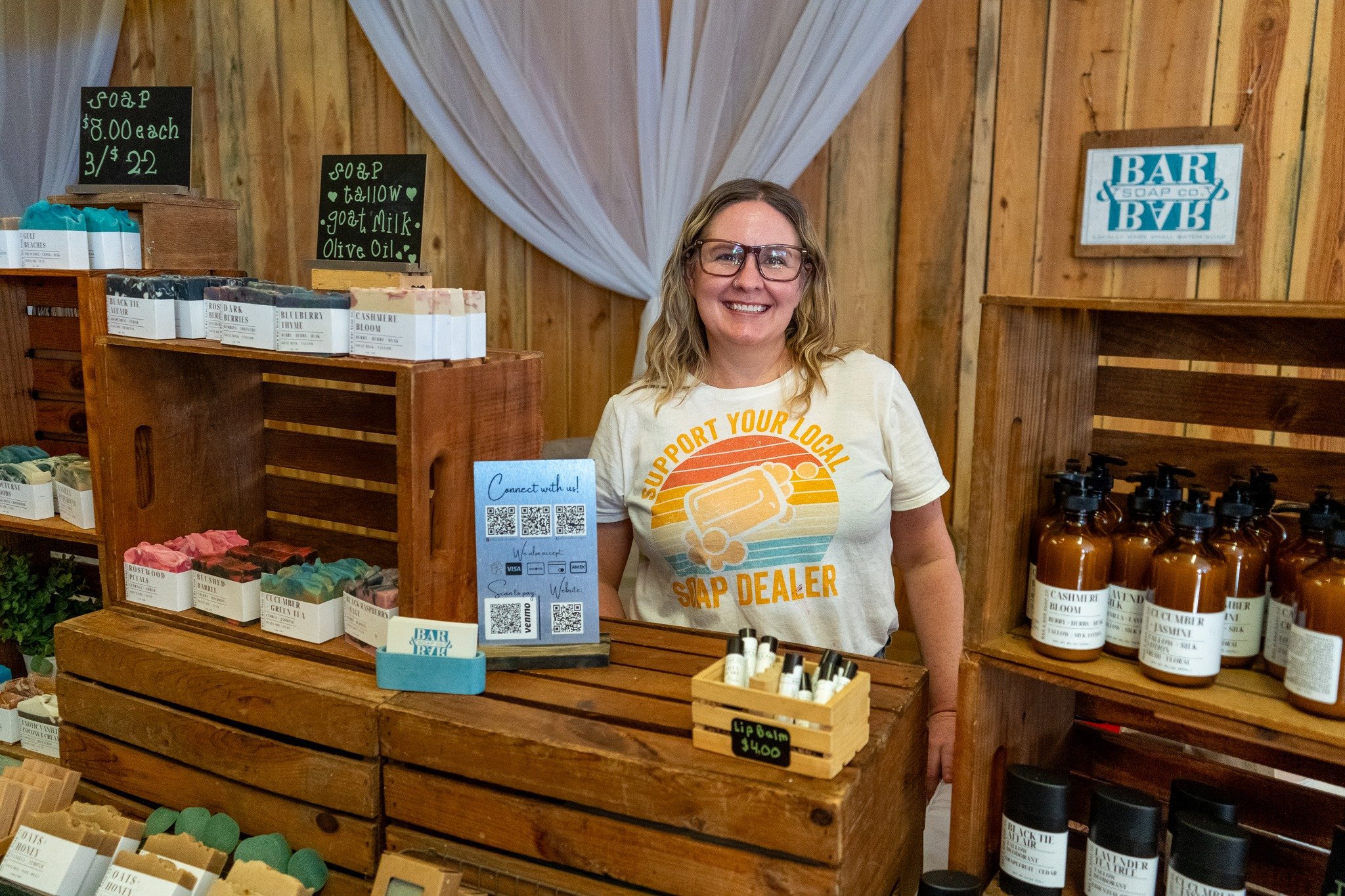 One of my favorite parts of today 🤍

Ran into friends, supported their booth, and of course&hellip; couldn&rsquo;t resist grabbing a few impromptu shots in action ✨ @barandbarsoapco 

Because sometimes the best content isn&rsquo;t planned &mdash; it