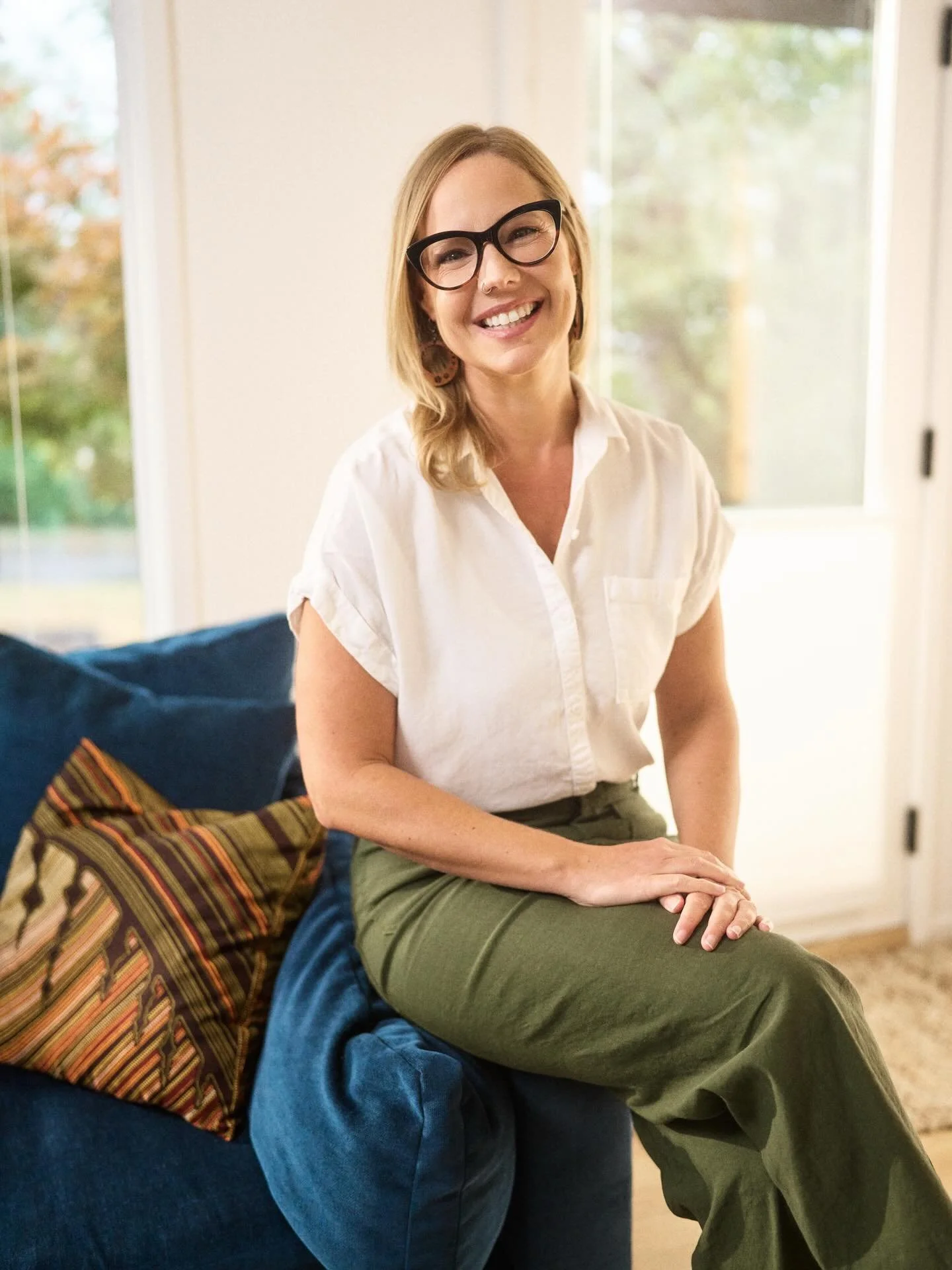 Hi! I&rsquo;m Sarah and I&rsquo;m so glad you&rsquo;re here. 
I&rsquo;m a feminist therapist helping women and queer folx heal from trauma, cultivate self-compassion, and claim their unique identities. After nearly two decades of clinical experience,