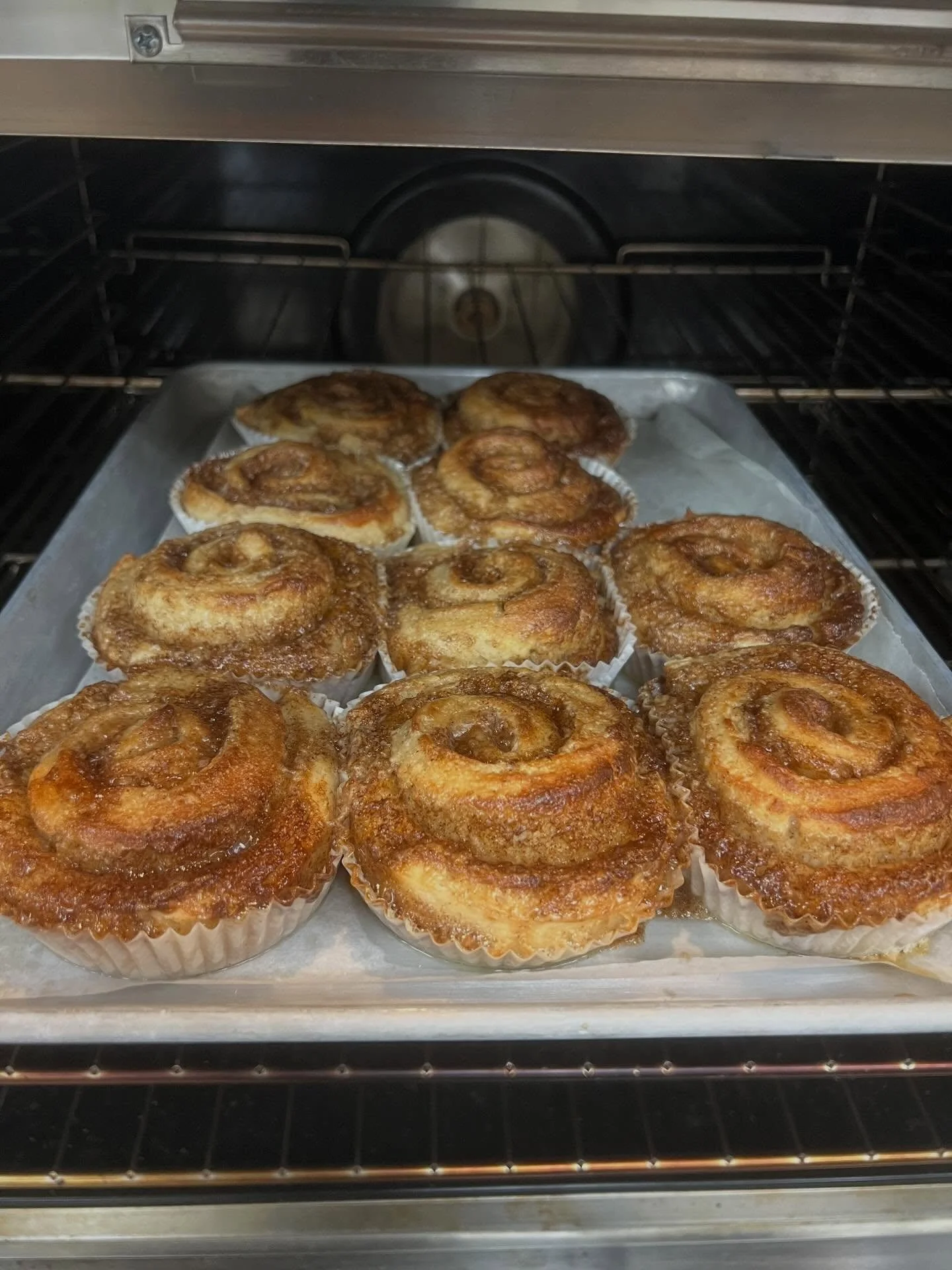 Cinnamon rolls fresh out of the oven!
#glutenfreecinnamonrolls #downtownwallawalla