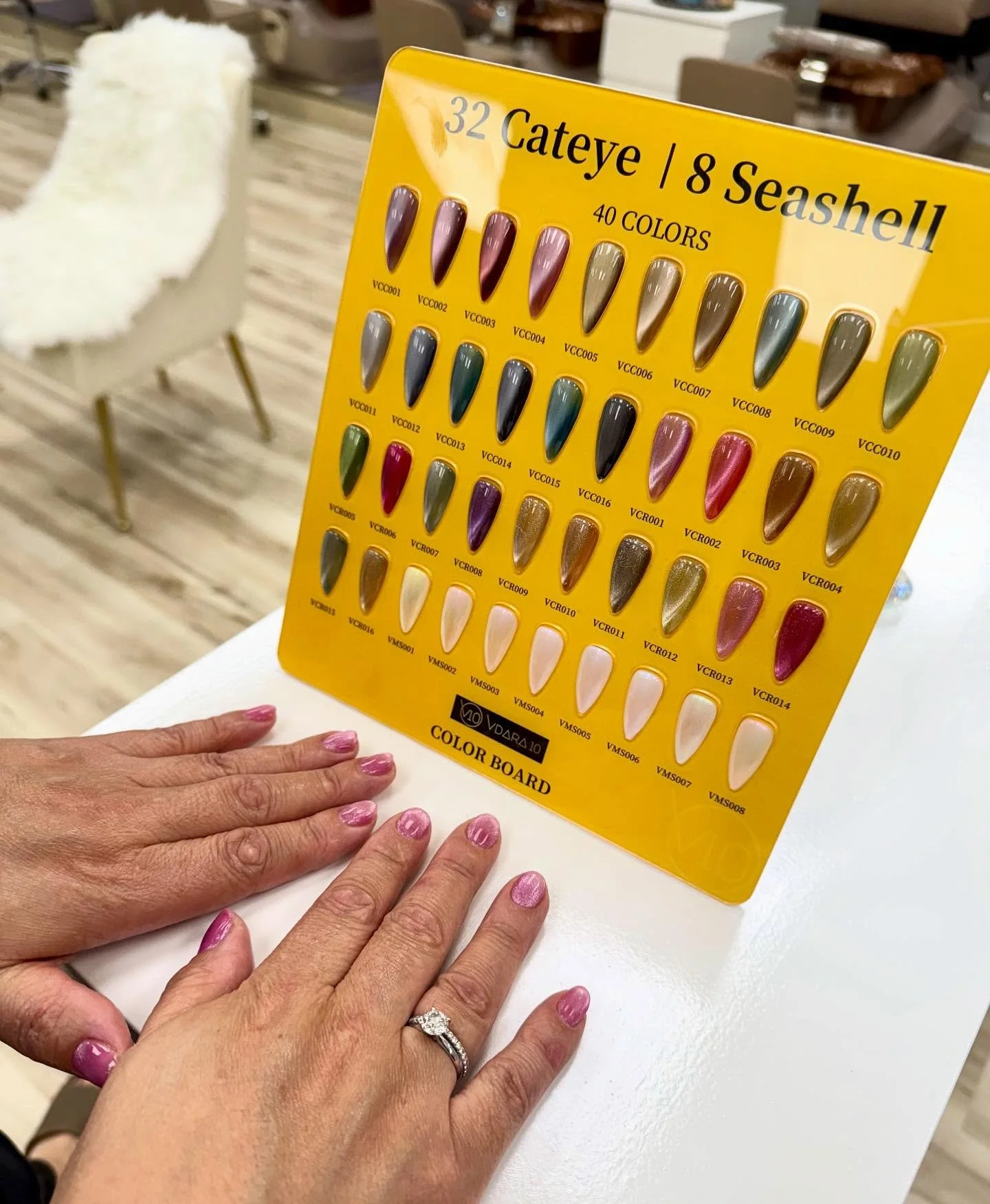 Check out our new collection of Cat-eye Colors 💎