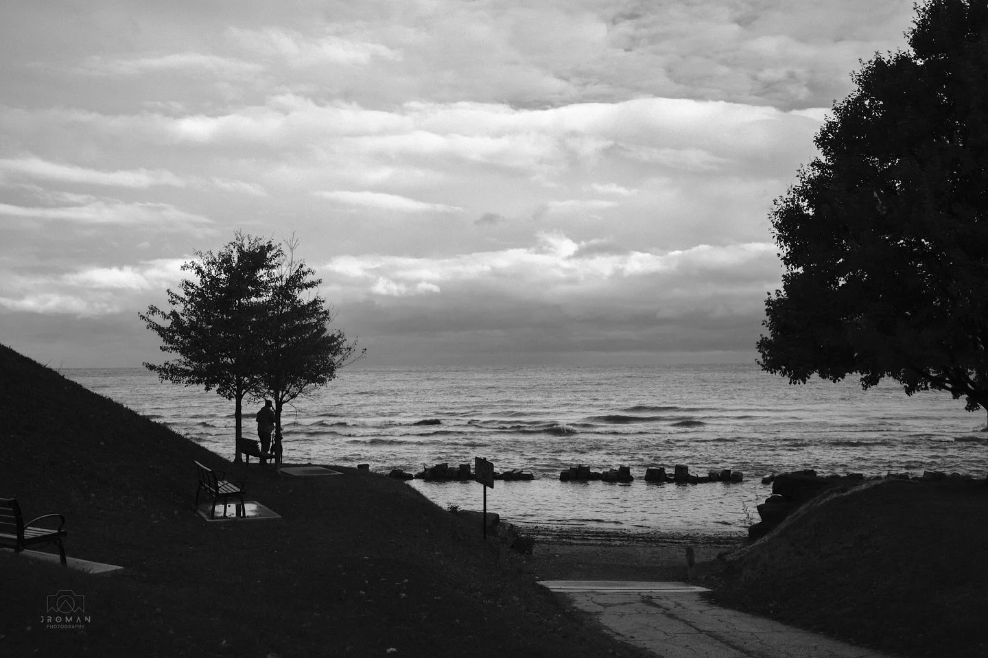 Good morning
#rockyriver #ohio #lakeerie #rockyriverpark #blackandwhite #silhouette #clevelandphotographer #forestcitycollective