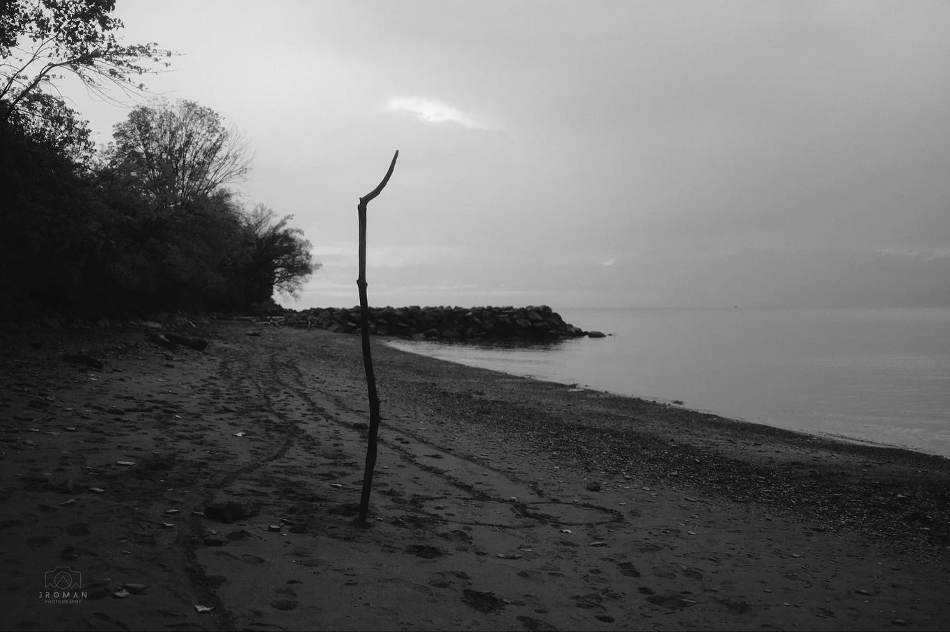 Sandy haunts
#perkinsbeach #cle #thisicle #clevelandmetroparks #cleveland #liminal #blackandwhite #sooc #lakeerie #ohio #clevelandphotographer #forestcitycollective