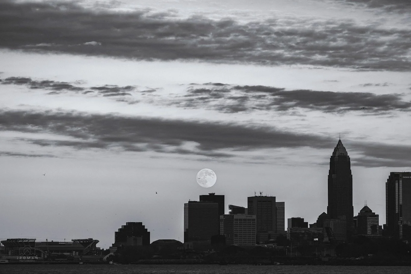 Super Beaver Moon yesterday from Perkins Beach. Moon should be at it&rsquo;s fullest and brightest tonight, rising at about 5pm.