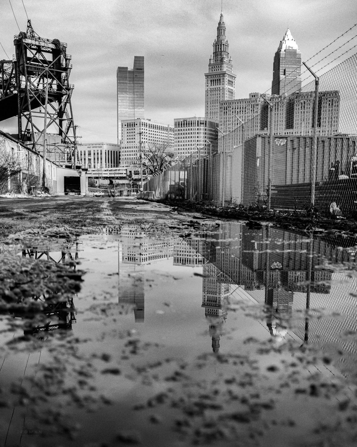 Monday monochrome
#blackandwhite #monochrome #clevelandskyline #thelandunfiltered #forestcitycollective