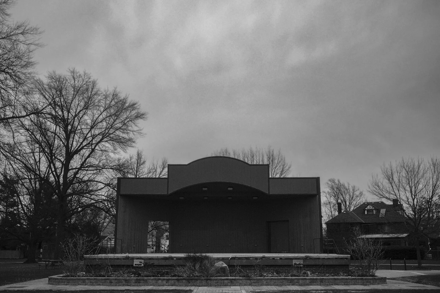 Center stage
#blackandwhite #monochrome #thelandunfiltered #forestcitycollective #ohio