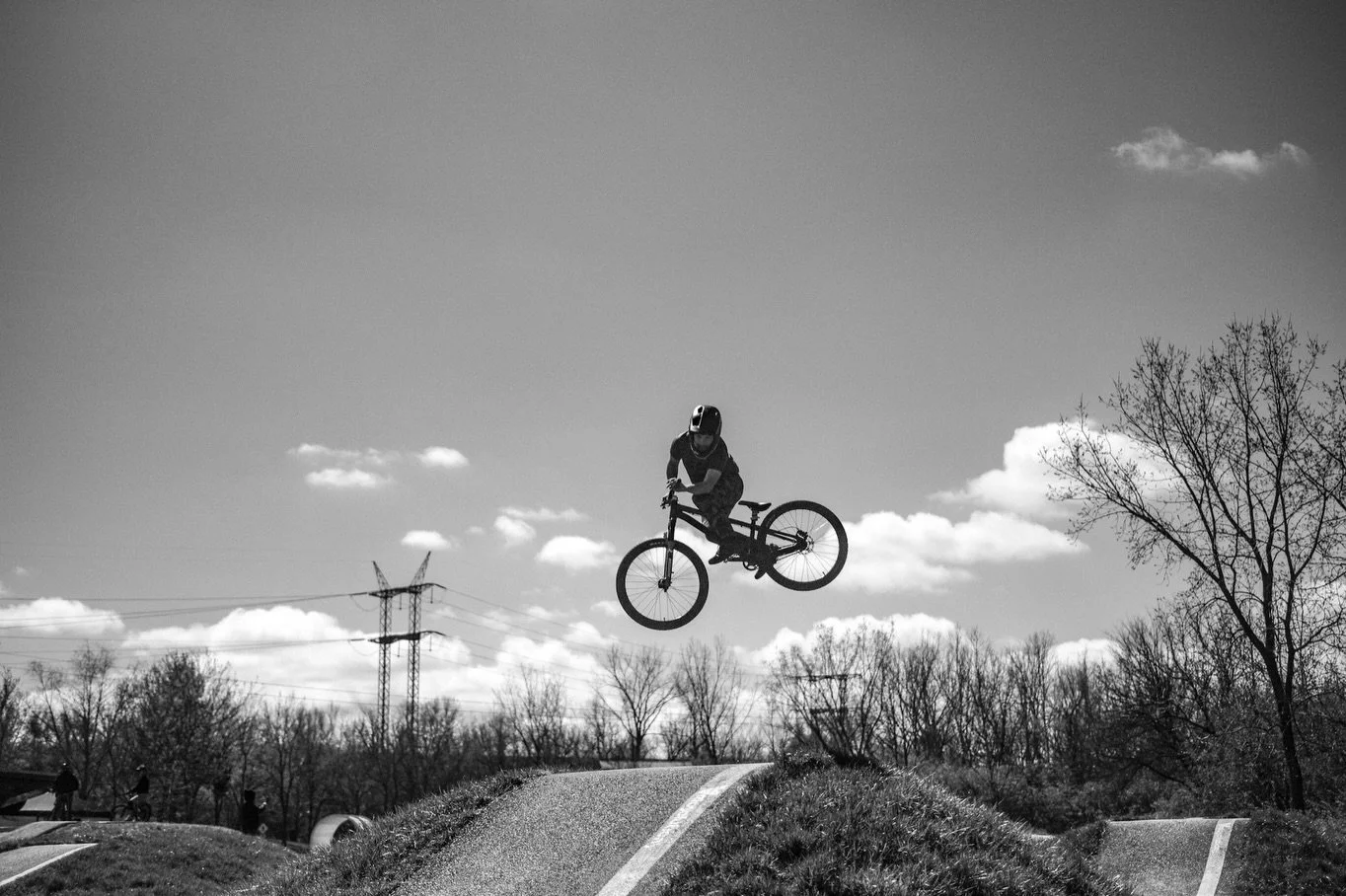 Air

Photographing people has never been my thing. Guess that may change. 
#blackandwhite #mononochrome #bmx #forestcitycollective #thelandunfiltered