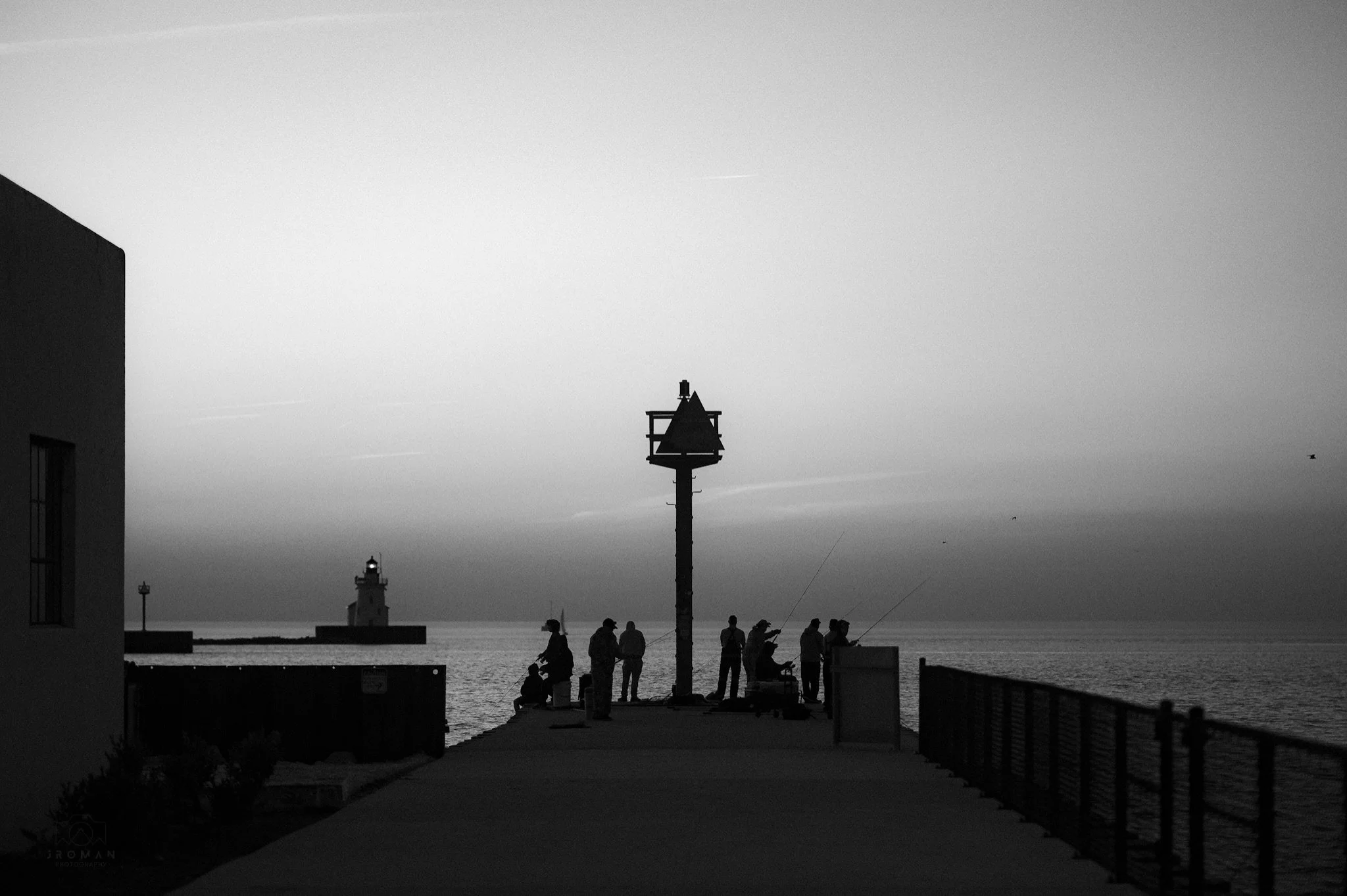 Crowded pier 
#blackandwhite #monochrome #lakeerie #forestcitycollective #thelandunfiltered