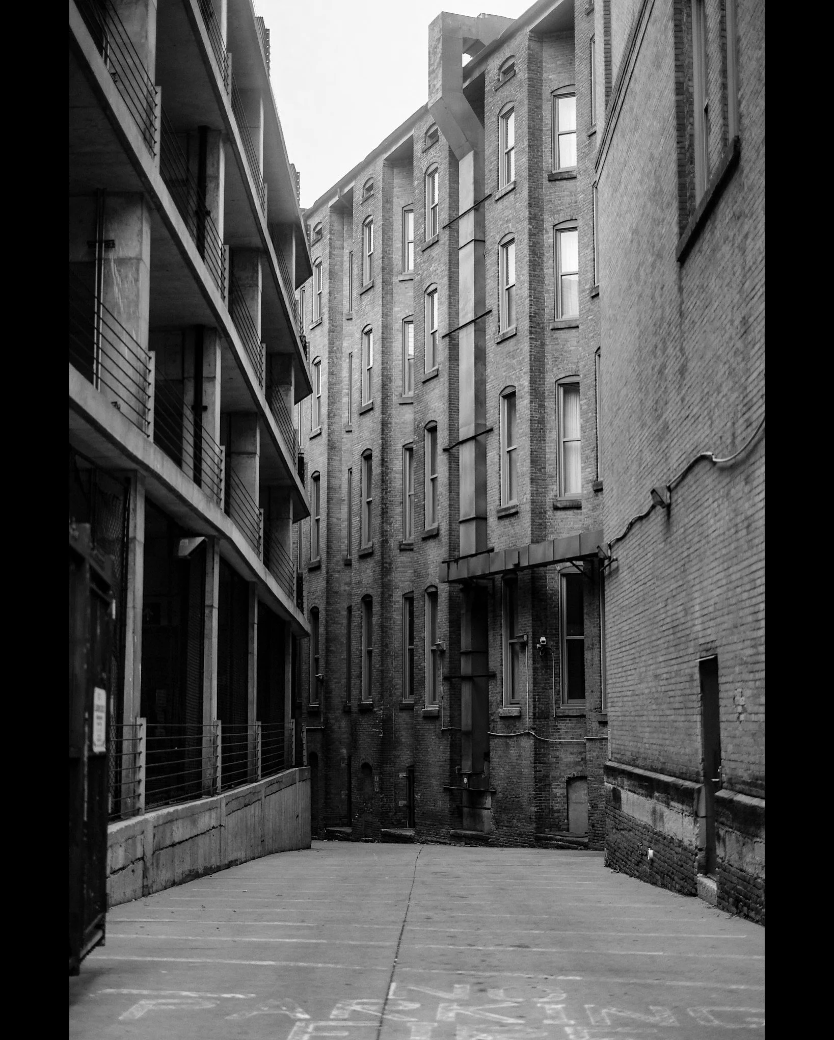 Down the alley
#blackandwhite #monochrome #downtowncle #thelandunfiltered #forestcitycollective
