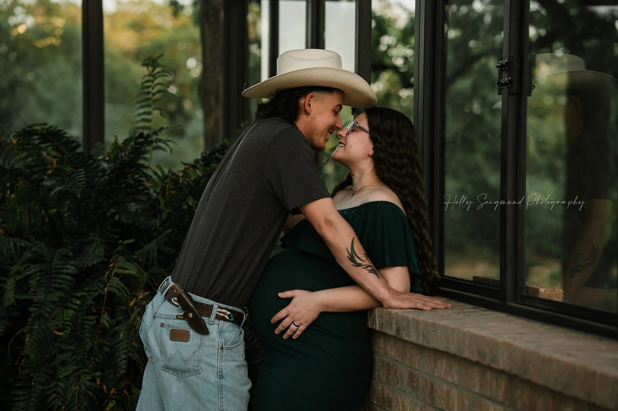 05-blue-conservatory-lee-county-texas-maternity.jpg