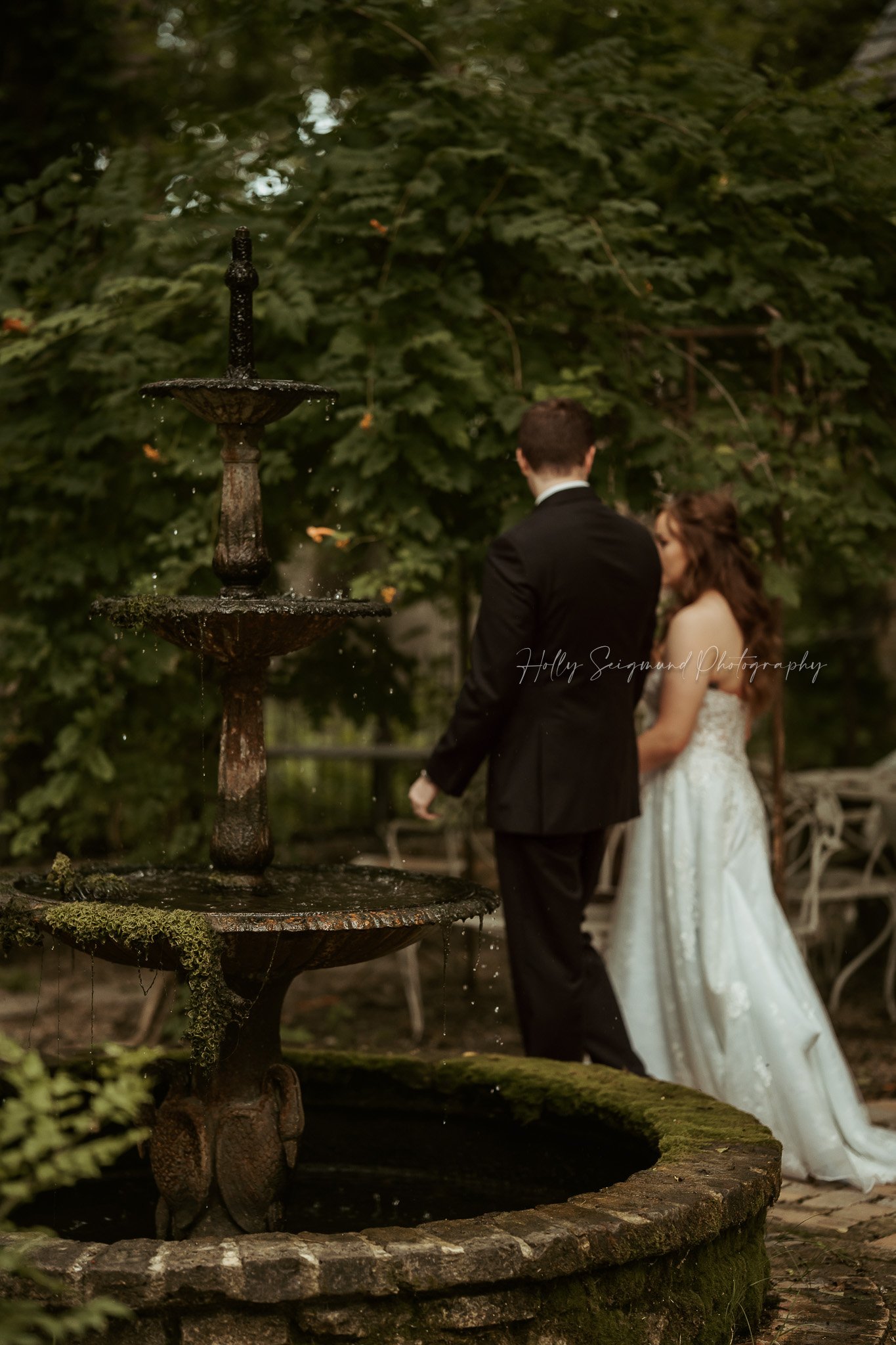 02-austin-elopement-photography-sekrit-theater.jpg