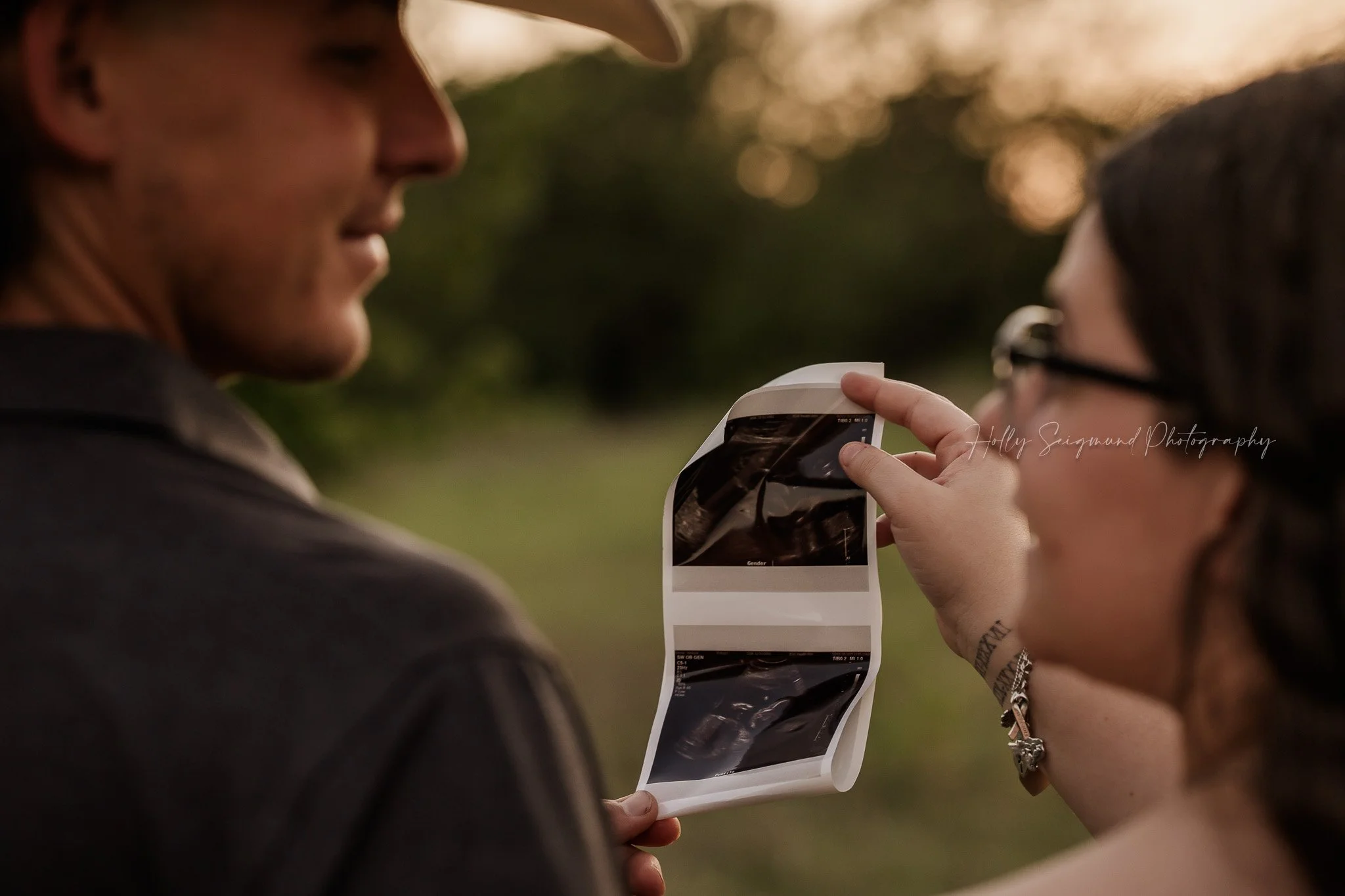 05-country-maternity-session-lee-county-texas.jpg