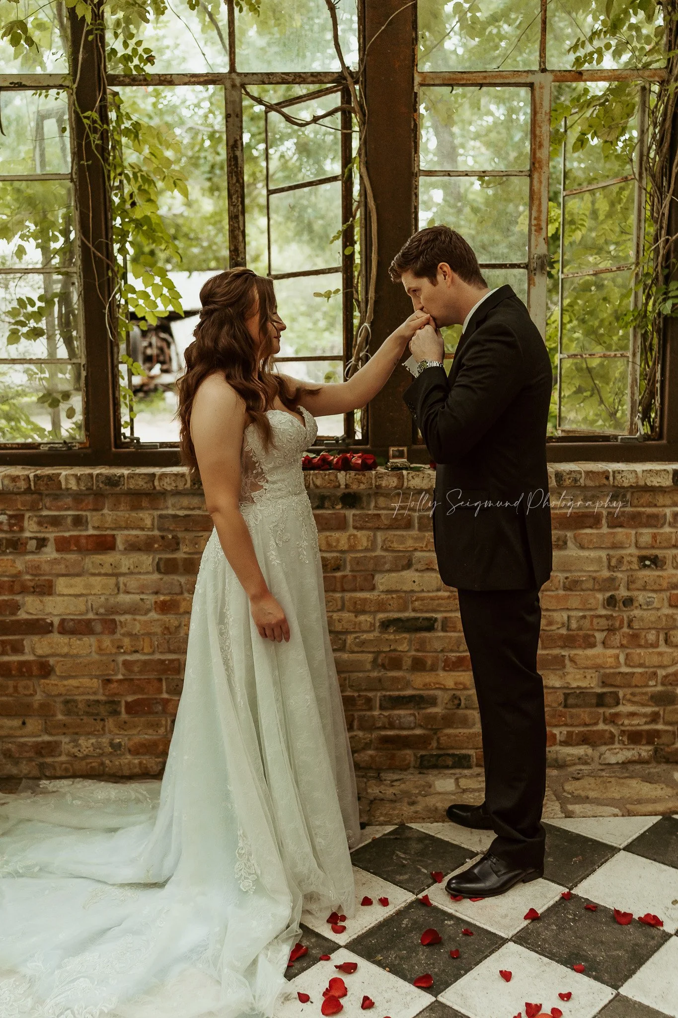 02-austin-texas-wedding-photographer-sekrit-theater.jpg