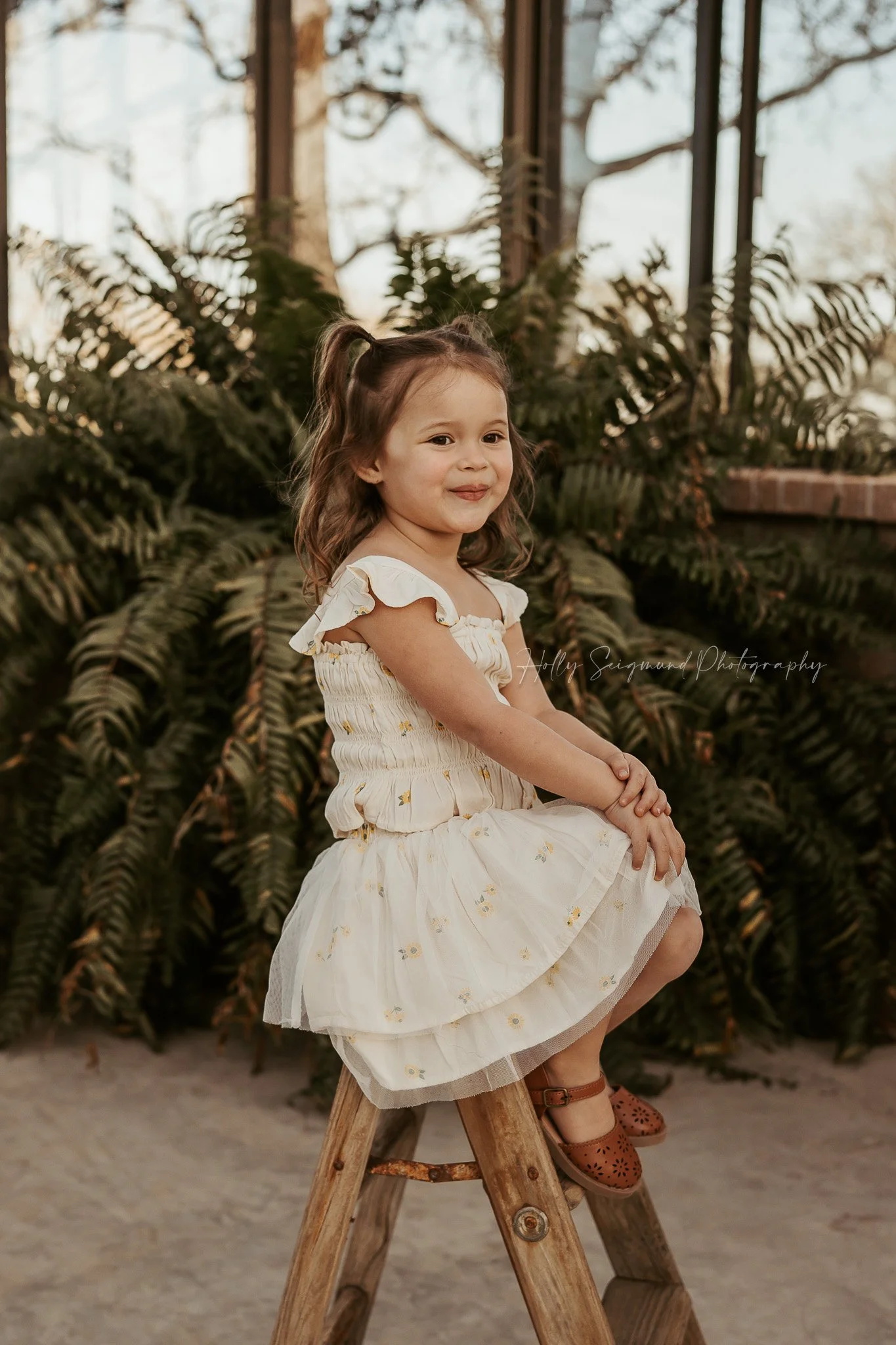 01-central-texas-family-photographer-blue-conservatory.jpg
