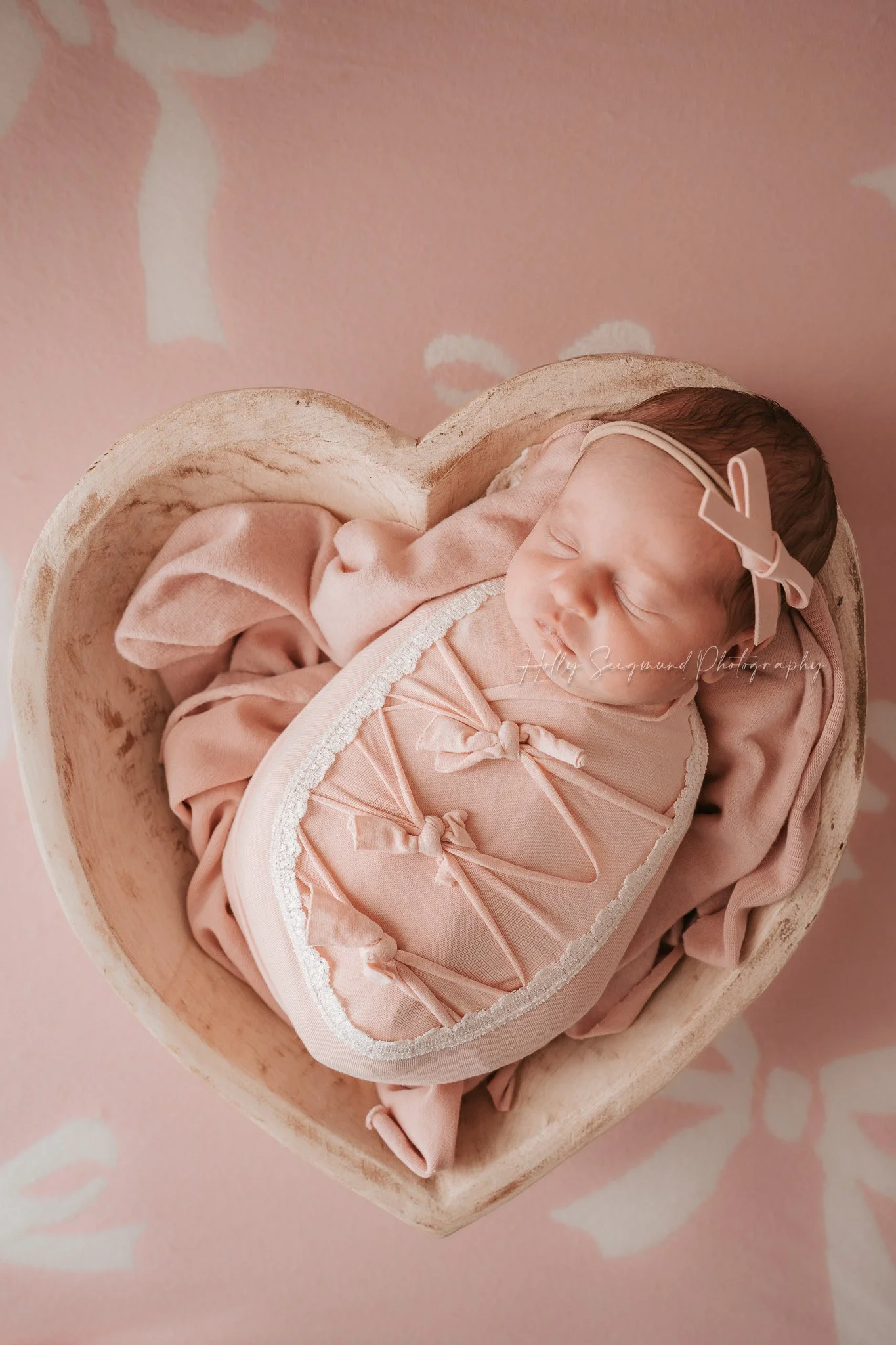 Central-texas-pink-bows-newborn-session.jpg