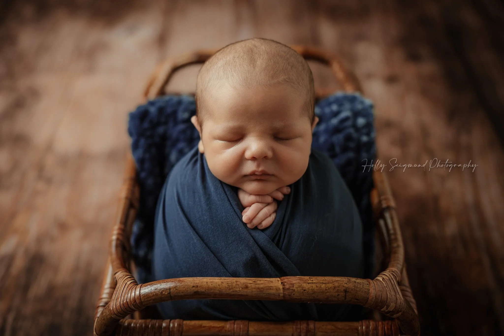 78947-photo-studio-newborn-boy.jpg