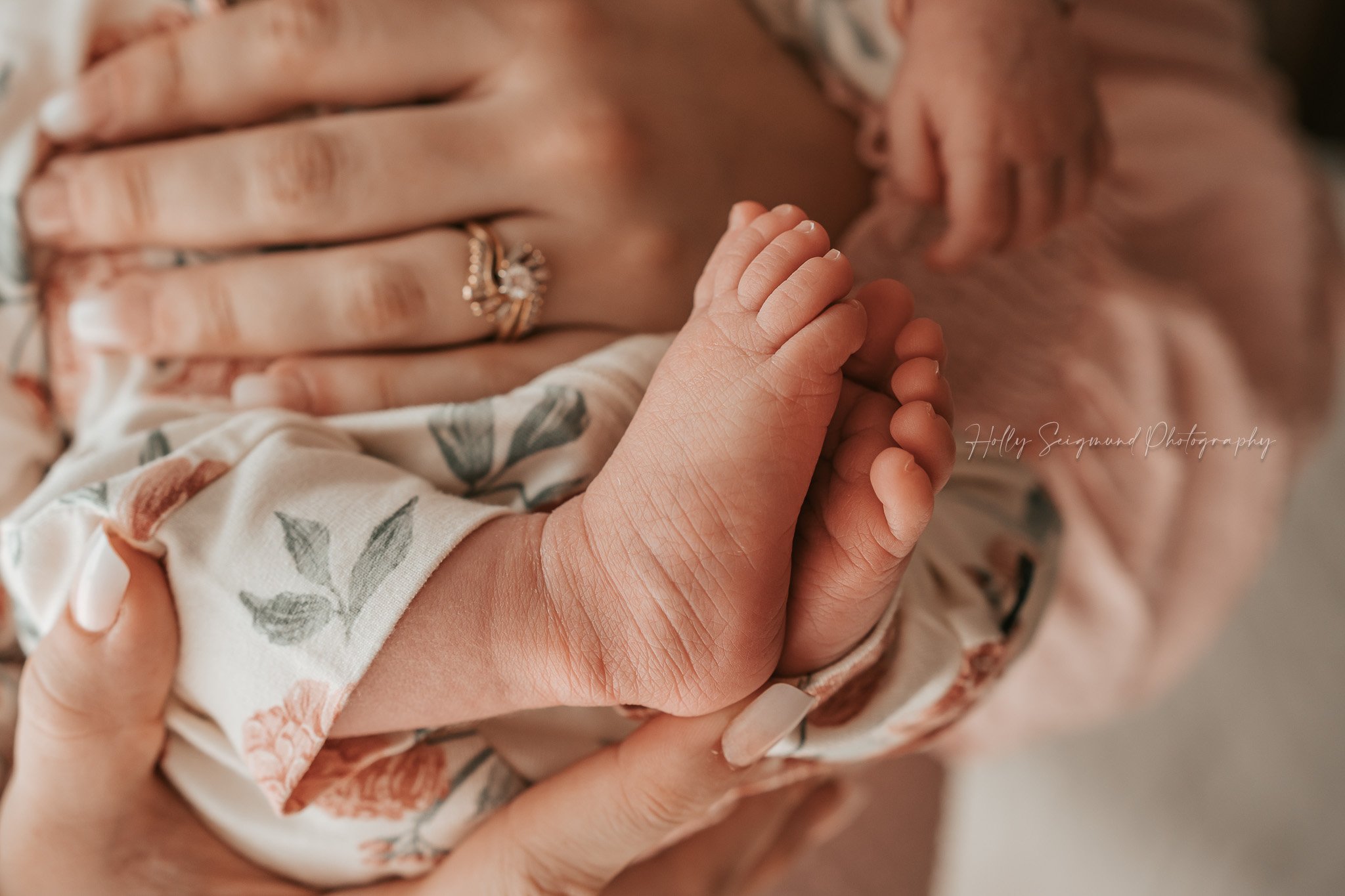 baby-toes-central-texas-newborn-photographer.jpg
