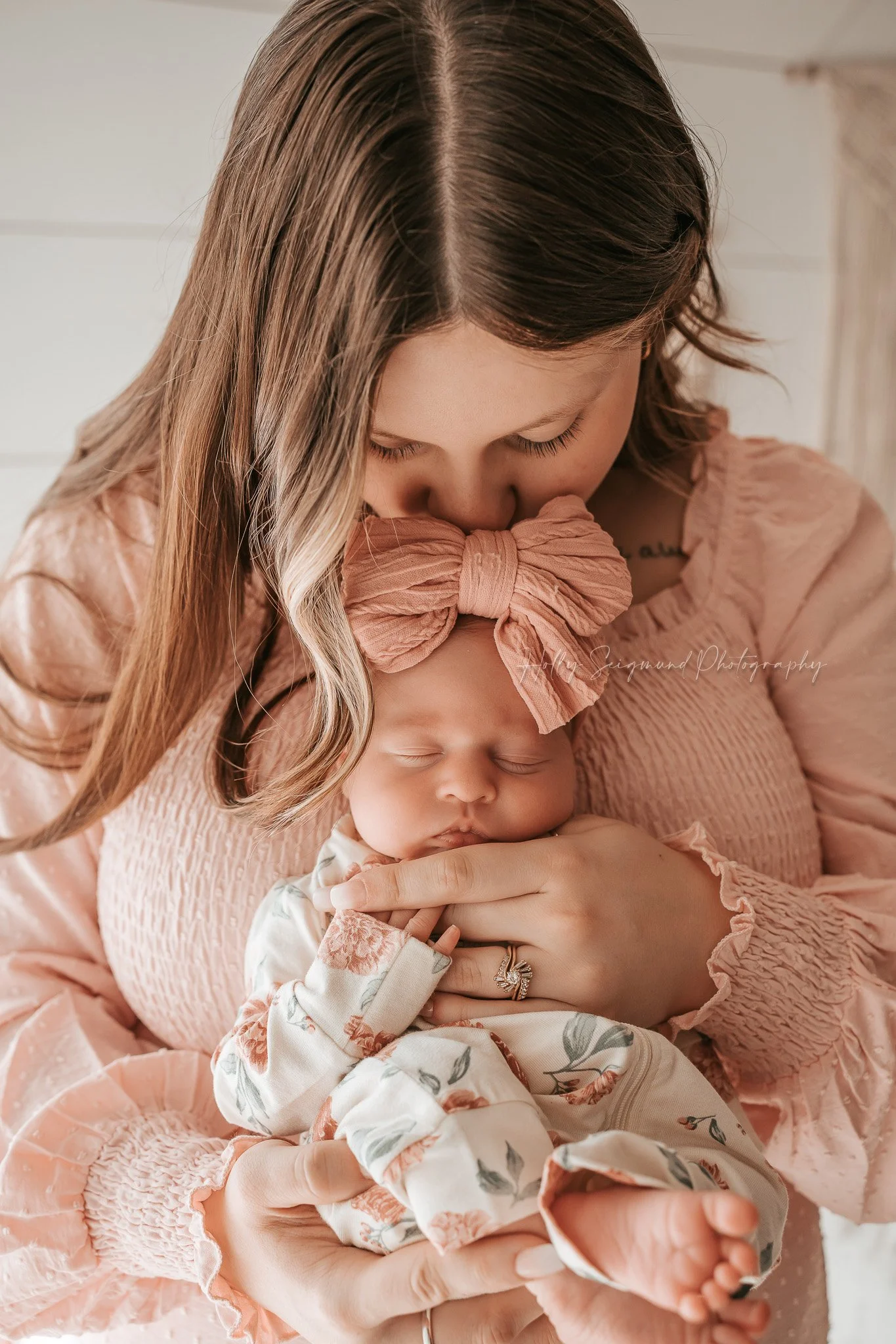 Central-texas-mom-and-baby-newborn-session.jpg