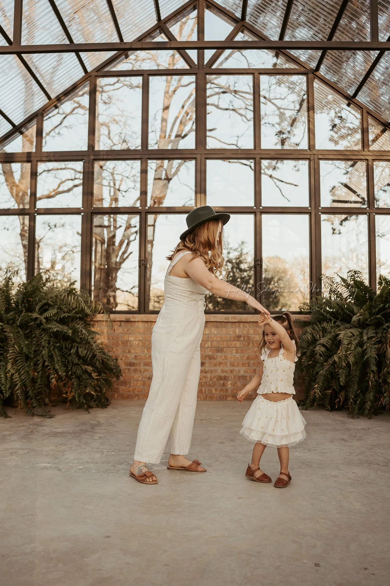 01-blue-conservatory-central-texas-family-photography.jpg