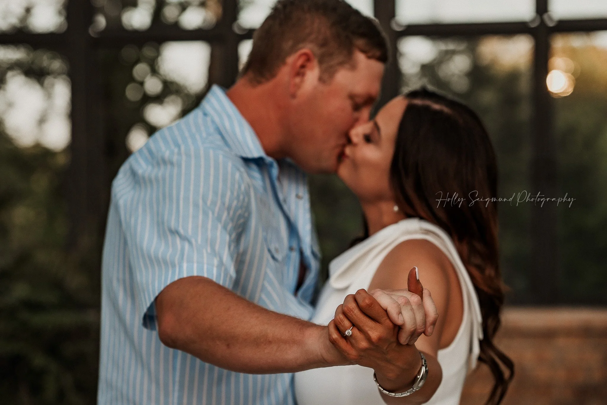 05-lee-county-texas-engagement-blue-conservatory.jpg