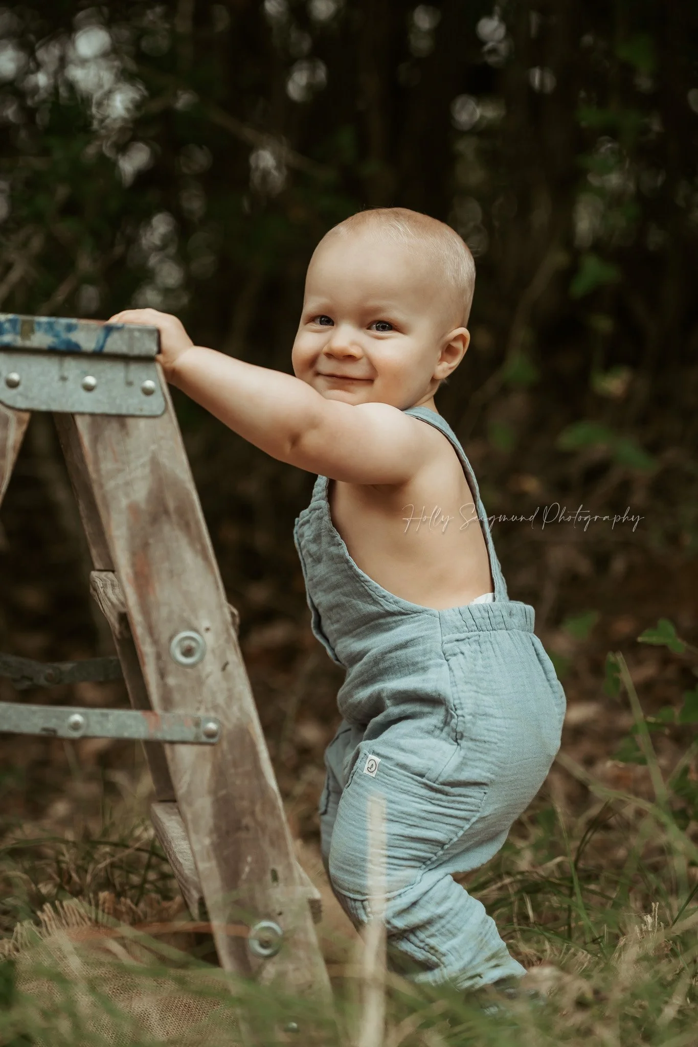 Simple and natural first birthday boys photo session outdoors in natural light in the Austin area