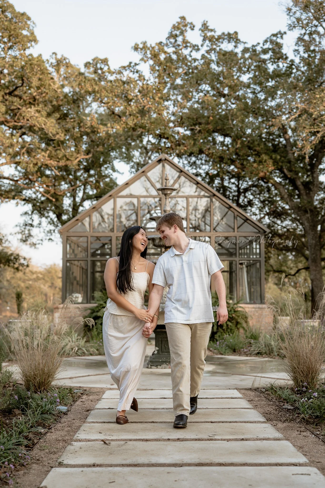 06-places-to-propose-lee-county-texas-blue-conservatory.jpg