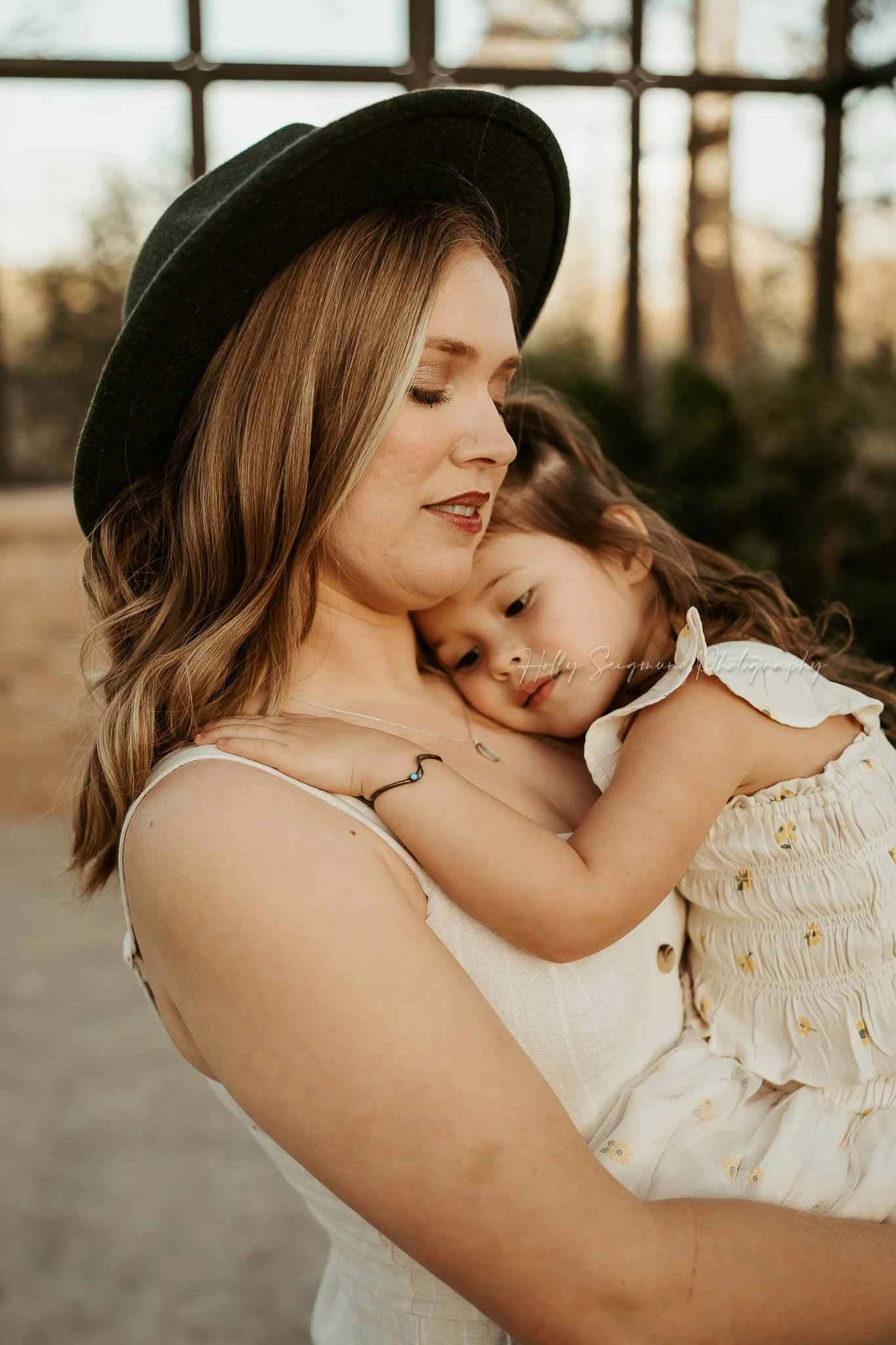 01-lee-county-texas-family-photographer-blue-conservatory.jpg