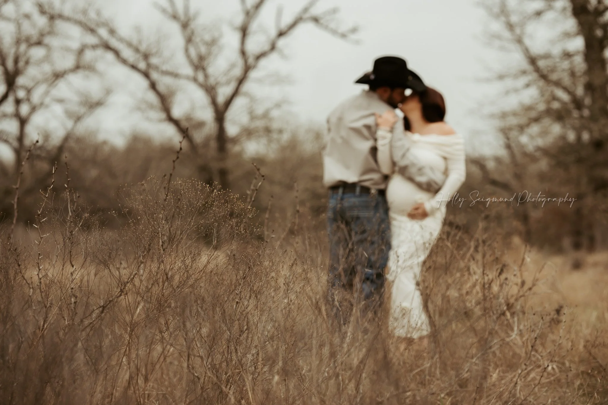 central-texas-county-maternity-session.jpg