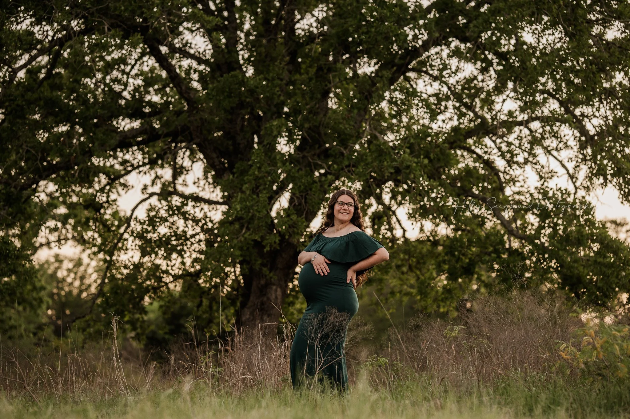 05-golden-hour-maternity-photos-lee-county-texas.jpg