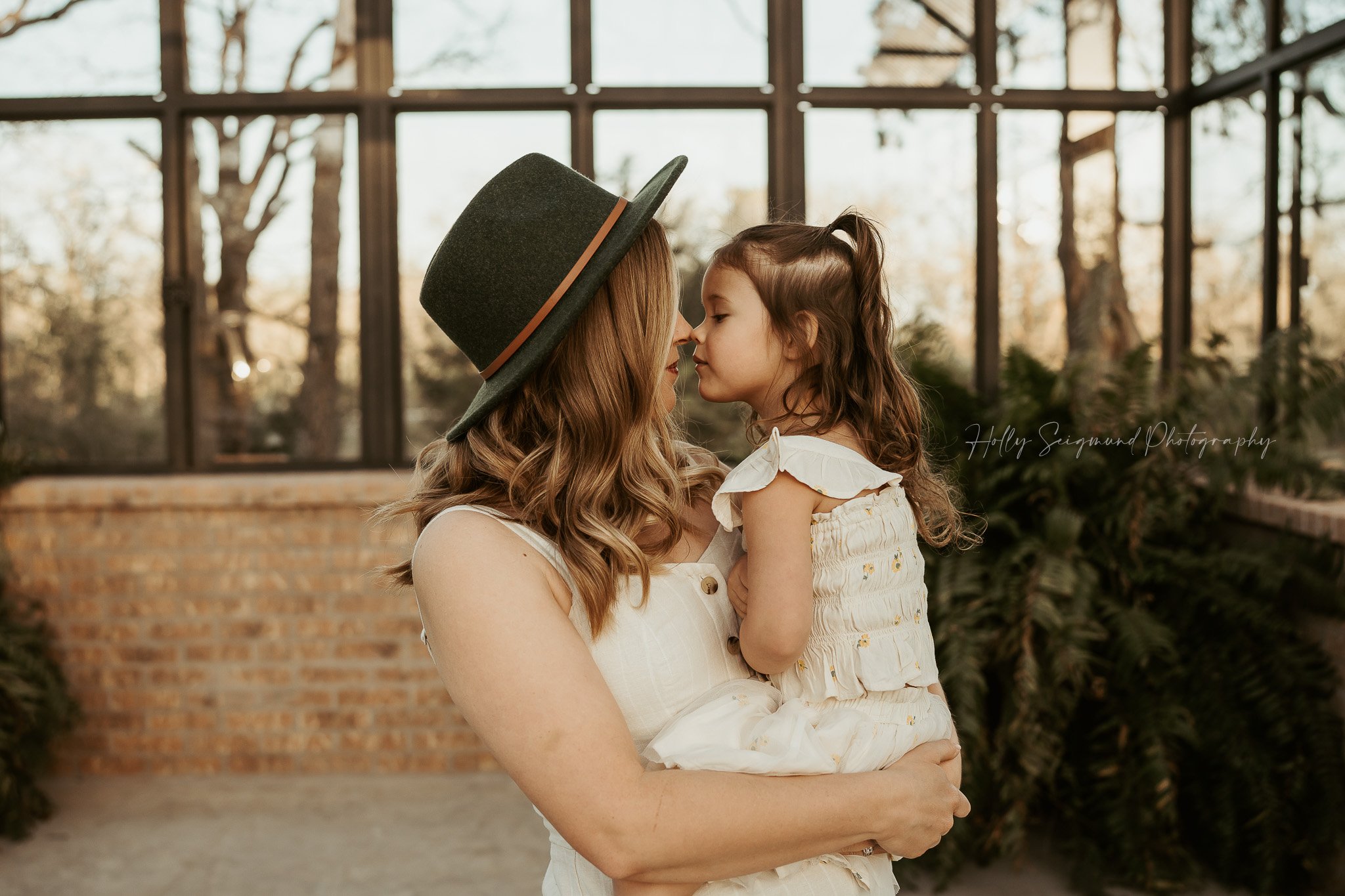 01-blue-conservatory-lee-county-texas-family-photographer.jpg