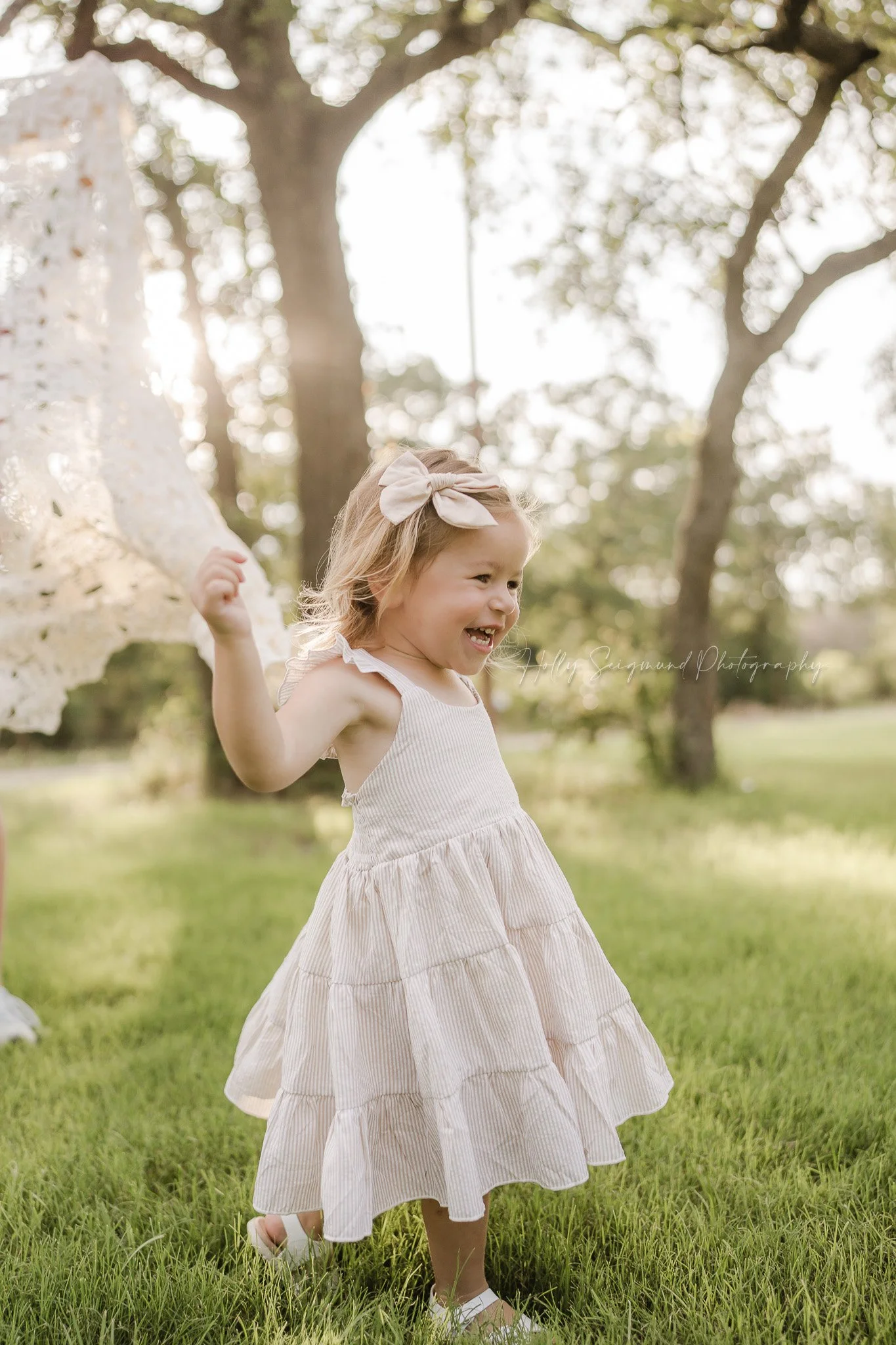 outdoor spring birthday photos of a 3-year-old girl in a Texas field