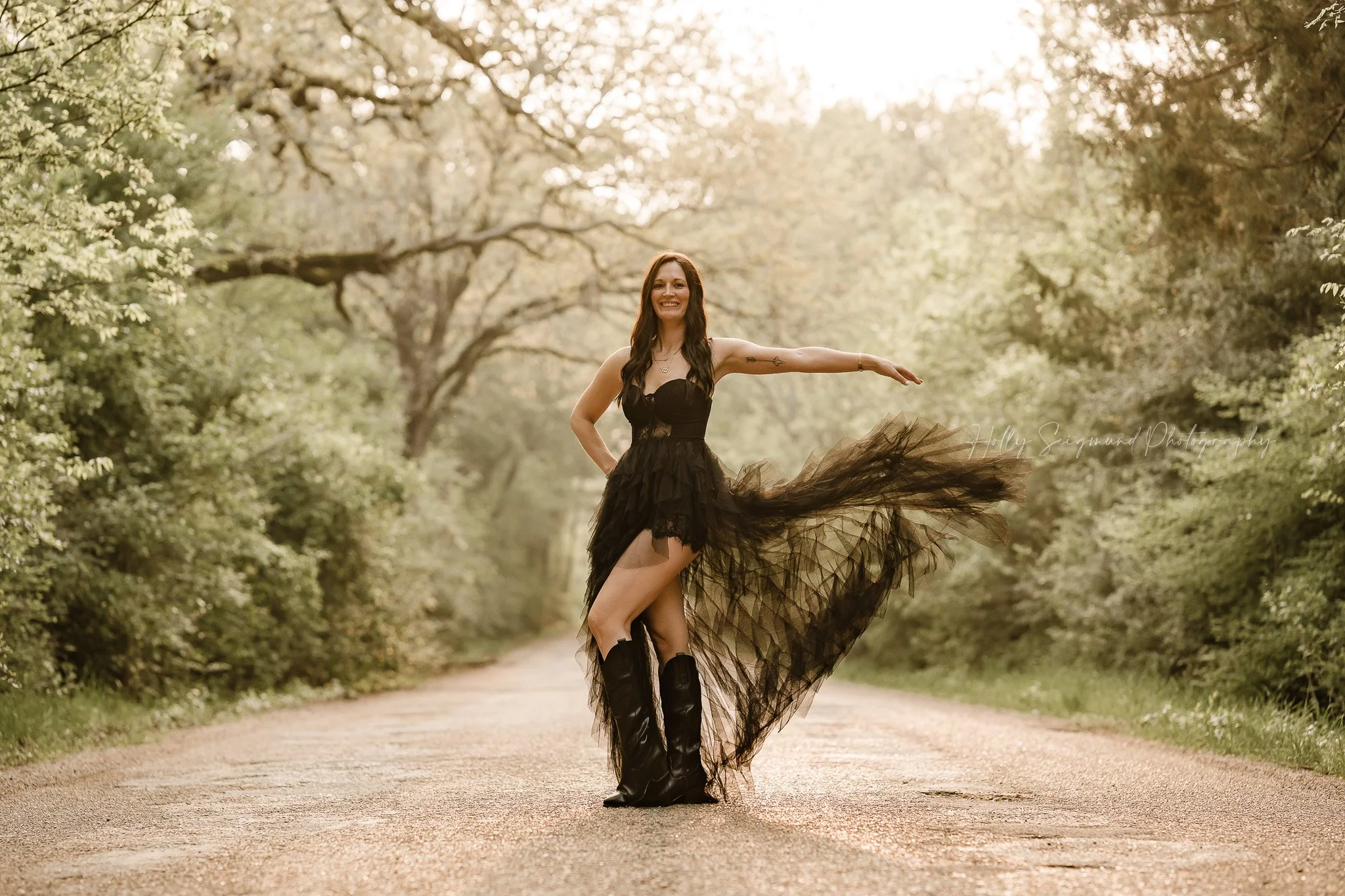glamorous 40th birthday photos of a woman celebrating in Austin Texas