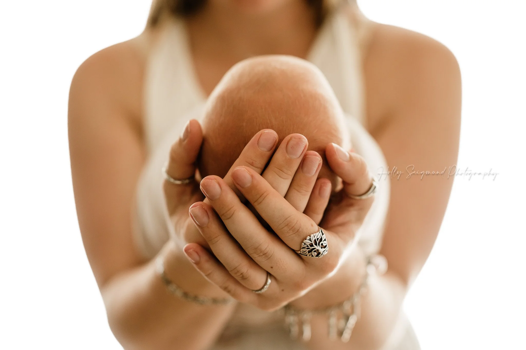 78947-newborn-photographer-lifestyle-session.jpg
